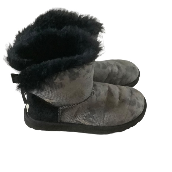 UGG women’s boots size 6 mini Bailey bow snake print sheepskin casual boots - Picture 2 of 12